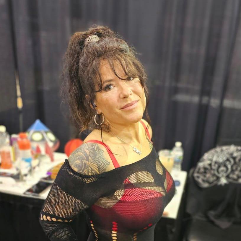 @HolleeHuntress | Clip Page